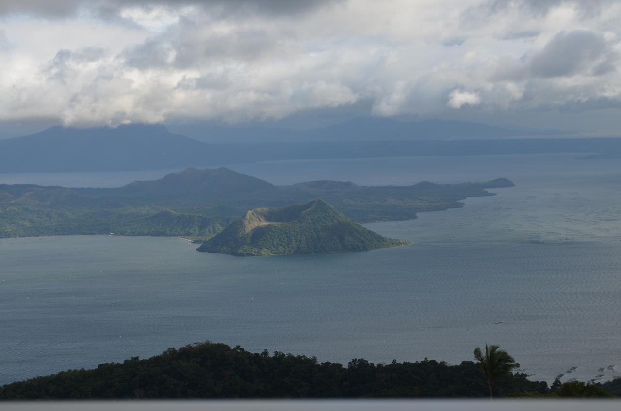 Holy Family Condo At Wind Residences,Tagaytay Tagaytay City Exteriör bild